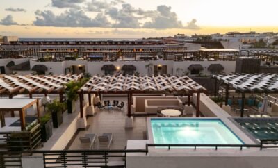 Penthouse Azul rooftop pool steps to beach